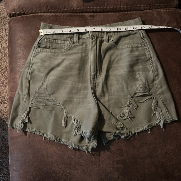 American Eagle Highest rise mom shorts - Picture 2 of 5